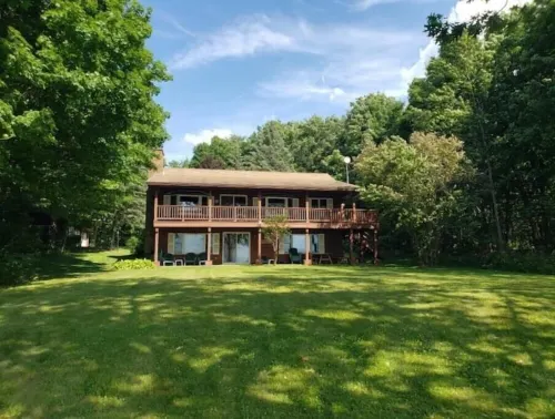 Peaceful log home on lake Champlain with mooring Hotel a Grand Isle County