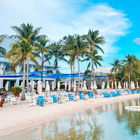 Azure Breeze #4, Beachfront, White Sand, Bikes, Kayak, Snorkel Gear, Rum Point!!