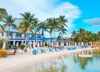 The Pink Beach House - Private House and Pool directly on the Beach, Rum Point
