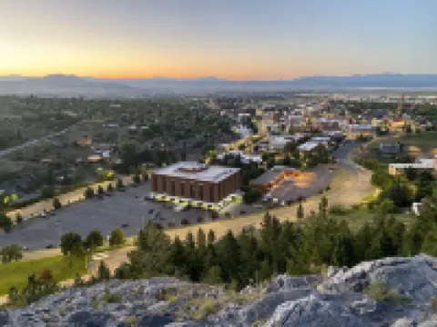 Trail Lovers Getaway - walk or bike to downtown