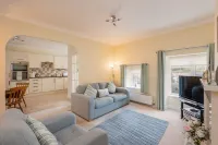 Central Cosy Character Cottage with Free Parking
