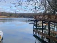 Lakeside lookout!The perfect place to vacation with the family to boat or relax!