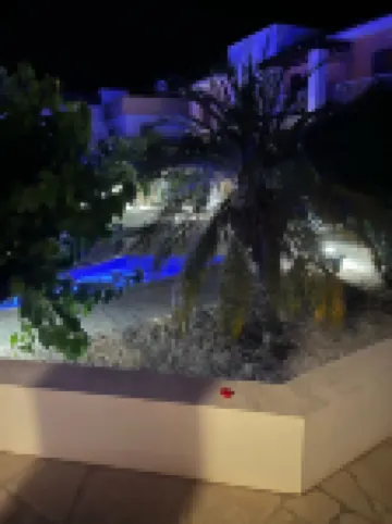 2 Bedroom Ground Floor Apartment Close to Shops, Restaurants, Old Town and beach