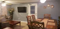 Emerald Family house. 2 minutes Downtown Mt Dora