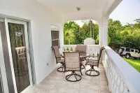 A Hidden Gem that TAKES YOUR BREATH AWAY! Hotels in West End