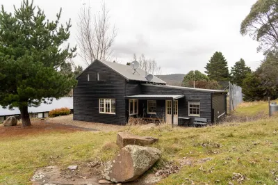 Charming renovated cottage close to Perisher Ski Tube, Crackenback Hotels near Lake Crackenback
