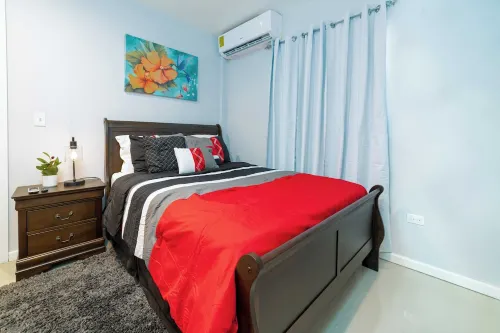 Stylish 1-bedroom apartment in delightful Buckleys with WiFi, AC Hotels in Buckleys