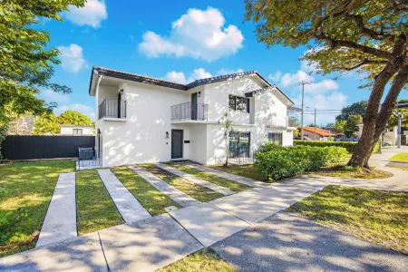 5 BEDS / SLEEP 8 in a Prime Location in Miami! Near Airport/Cruise Terminal! Отели рядом с достопримечательностью «Кампонг, Нешнел Тропикал Ботаникал Гарден»