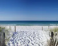 Walk to the beach! Sleeps 4, full kitchen, one bedroom, one bath