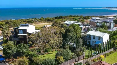 Sunny, cosy, private cottage by the beach