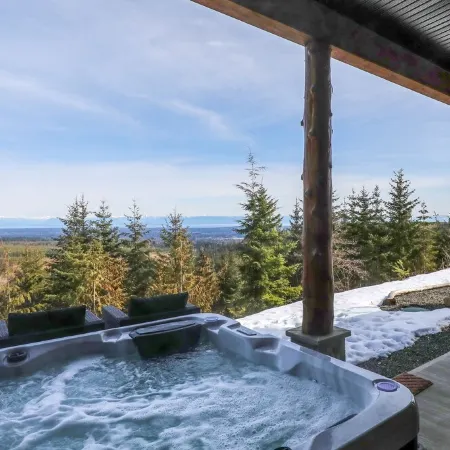 Luxurious Mountain View Paradise with Hot Tub