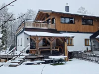 Comfortable vacation home near ski slopes, large sunny garden