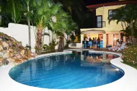 Beautiful Villa, Private Pool, Amazing Gardens! Walkable 5 Bedrooms - 游泳池