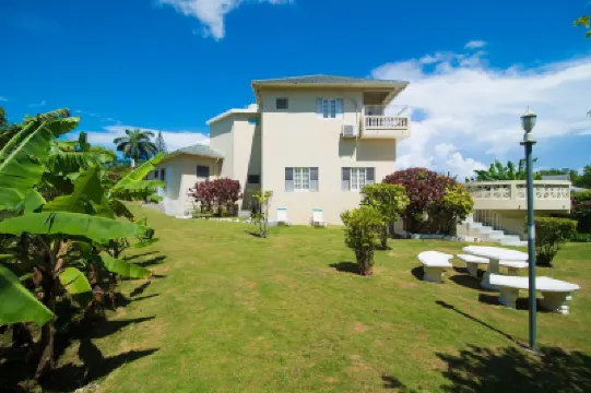 Island Breeze Villa 1 night free after 7 nights within 2024 - 2026 فنادق في 