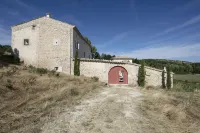 Luxurious Bastide amid lavender fields