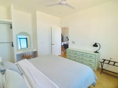 Brandnew beachfront apartment! Great view, private balcony, large shared terrace Các khách sạn ở 