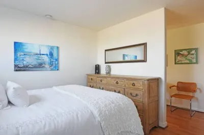 Beautiful 1bd on the Beach in Lovely Playa del Rey Hotels near Otis College of Art and Design