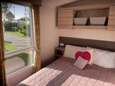 Wild Rose Gorgeous Caravan on Rockley Park with Sea View close to entertainment