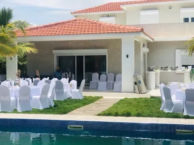 Villa Moderne de 2000m2 Avec Grande Piscine Chauffée Sécurisée Pour les Enfants 住宿飯店