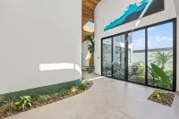 Villa Wahoo - Luxury 4BR Villa & Pool, Playa Grande Estates, 300m to the Beach