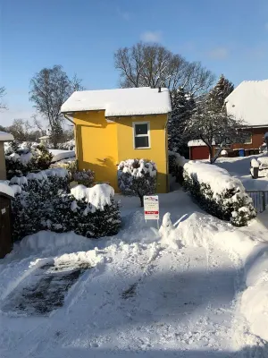 Vacation home own parking lot with e-charging station (wallbox), Netflix, WLAN, garden Hotels in Sagard