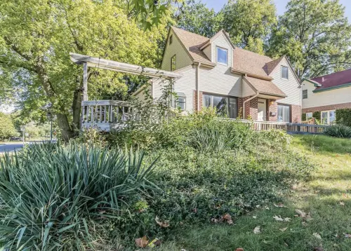 Stylish 4 Bedroom Home minutes from Downtown Champaign & Campus