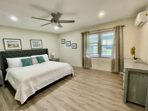 “Oceanfront Paradise Property: access to pool, ocean and Complimentary Kayaks”