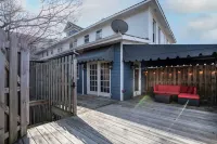 Mid-Century Modern Townhouse with High Views Hotels near Amtrak - Birmingham