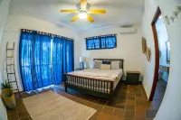 Beautiful Beachfront house, ideal for big families Hotels in Acajutla