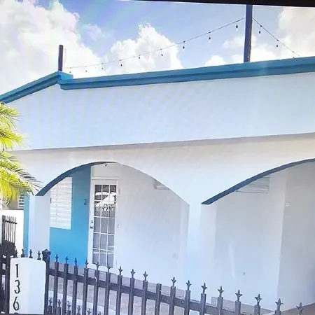 Renovated 3 bedroom 2 bathroom just 2 blocks to beautiful  beaches !
