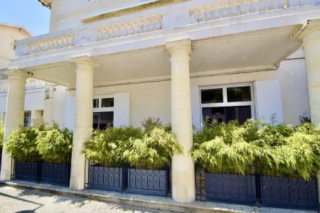 COMPLETE ACCOMMODATION IN A PRIVATE RESIDENCE BY THE BEACH