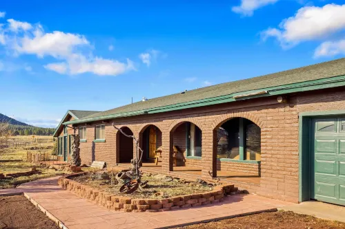 family getaway with hot tub and game room on 2 acres