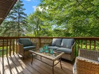 Balcony/Patio/ Separate Fenced Yard + Beach, Park & Downtown+close to Chicago Hotels in Chesterton