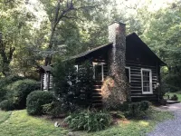 Dog Trot Cabin: Secluded Retreat within city limits at Fletcher Park