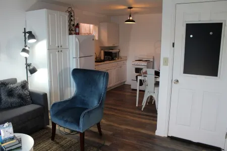 NON SMOKING Private Suite in Edmonds Bowl w Sound view.