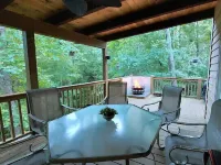 Bear Paw Resort ,high speed   internet , gas fireplace,firepit ,sleeps 8