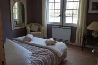 Magnificent estate in Sologne on 53 hectares 25 people Hôtels à : Pruniers-en-Sologne