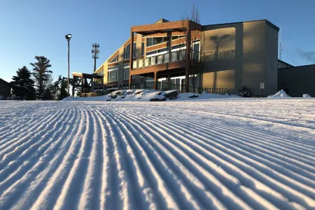 Eclectic Family Poconos Escape! Firepit, 2 Pools, Lake, Near Woodloch & Rafting!