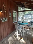 Max's Place Next to landings, Boat parking, quiet and relaxing