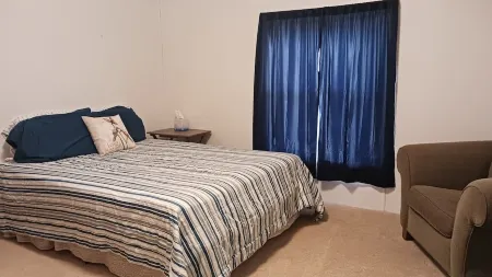 Entire 3 Bedroom House + Huge Wooded Yard