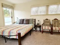 Studio 25 - a charming room in a country  garden setting Hotels in Martinborough
