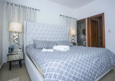 Luxurious 3-Bedroom Condo near Airport & HOMS Hotel a 