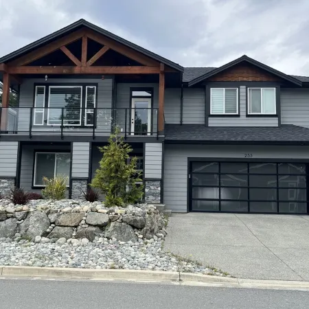 Hot tub, Pet Friendly + Monthly Discounts! Trails Nearby!