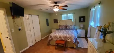 Beautiful, cozy, clean & fresh house on a canal with private ramp, spce to moore