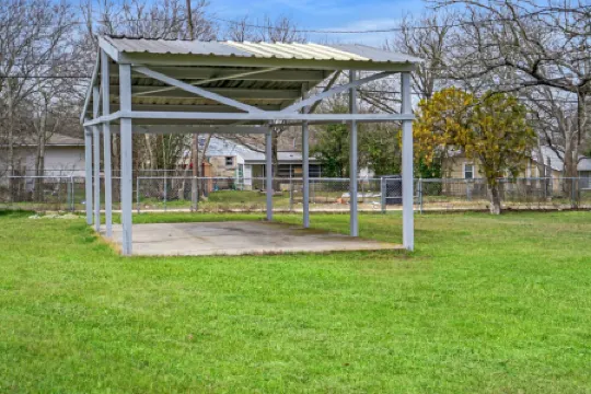 Designer 4/2 Blocks from Baylor Scott & White Hospital