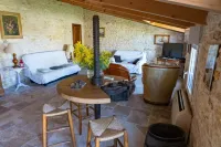 Rent house with garden 350 m2 800 m from the sea and 1km from Dolus village of Tartifume Hotels in Dolus D'Oleron