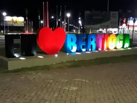 Great location! House 5 minutes walk from Praia da Enseada. We accept pets!!