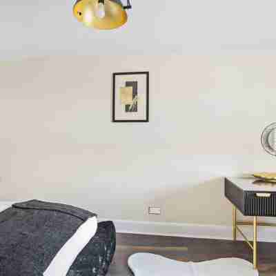 Peaceful, Homely, Pet Friendly with Private Parking - Holiday Apartment 13B Rooms