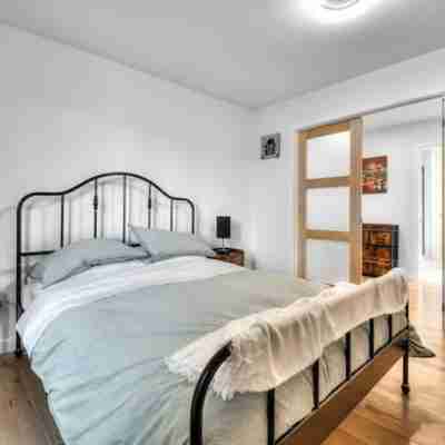Lux. 4BR House with Pool near DT Rooms