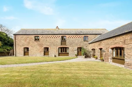Unique luxury 3 bedroom barn with stunning rural views sleeps 6, near Padstow